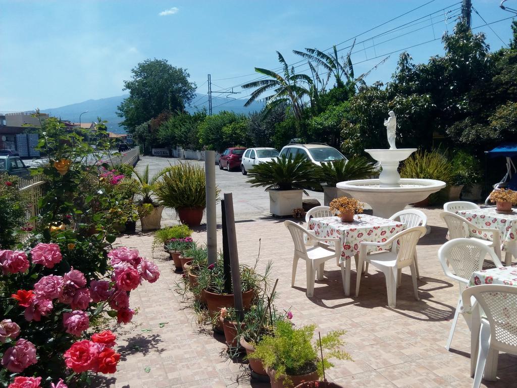 Hotel Eliseo Giardini Naxos Esterno foto